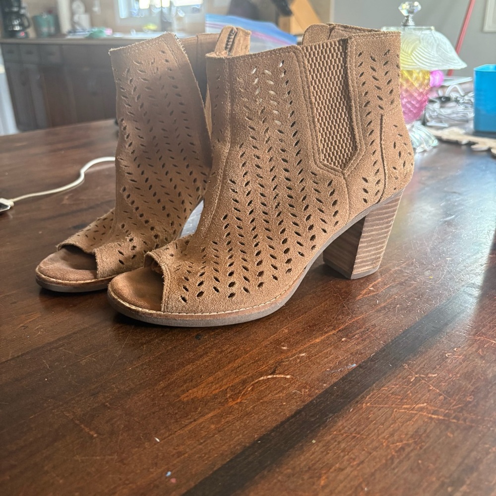 Toms Tan Peep-Toe Ankle Sandals